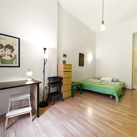 Apartman Like At In Center Of